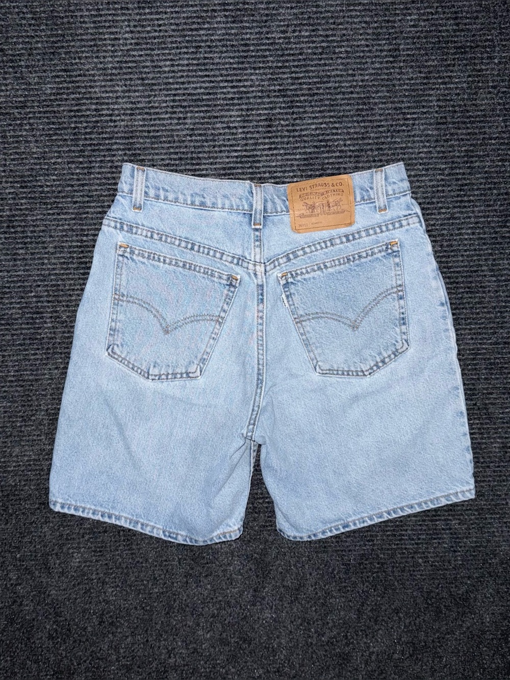 Vtg 90s Levi’s 950 Relaxed Denim Shorts White Tab Women’s 8 / 28 USA Made Jorts